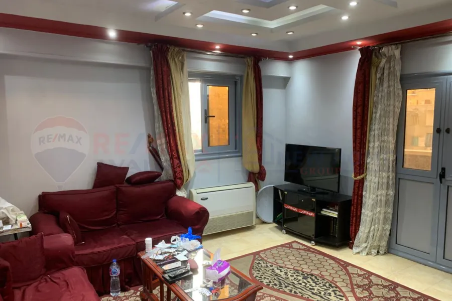 شقة للبيع 220 م الوزارة (ش أبو قير)