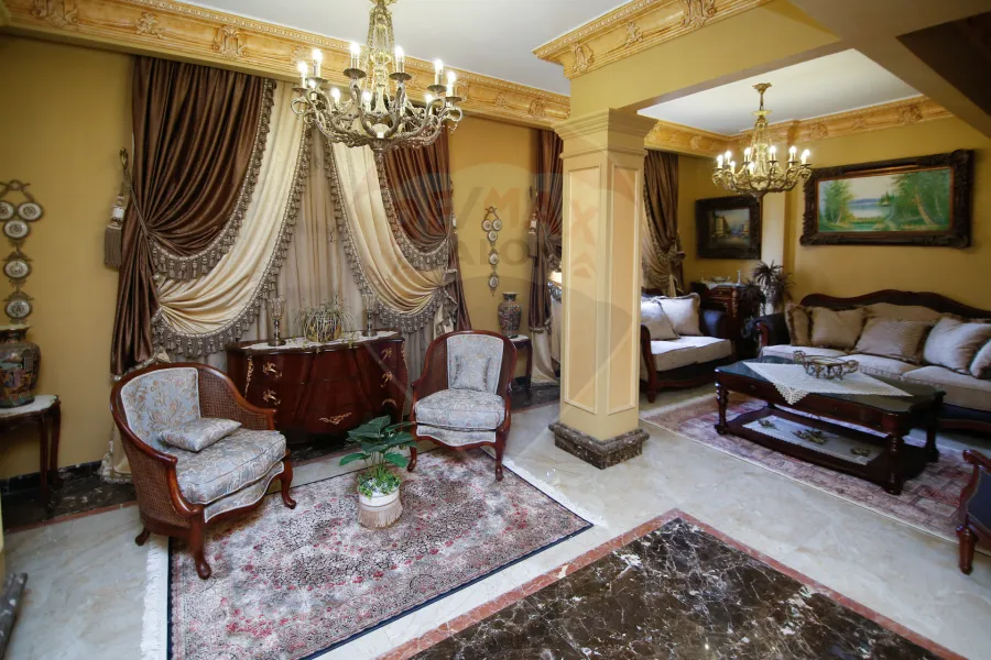 شقة دوبلكس للبيع 250 م سيدي بشر ( خطوات من ميدان محمد نجيب)