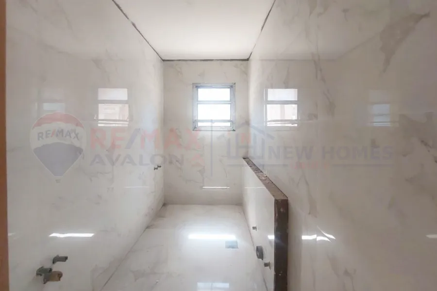 شقة للبيع 215 م زيزينيا (امام قصر المجوهرات)