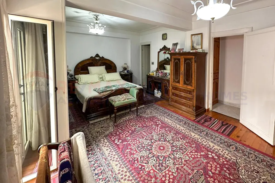 شقة للبيع  200 م جناكليس (ش  محمد باشا محسن)