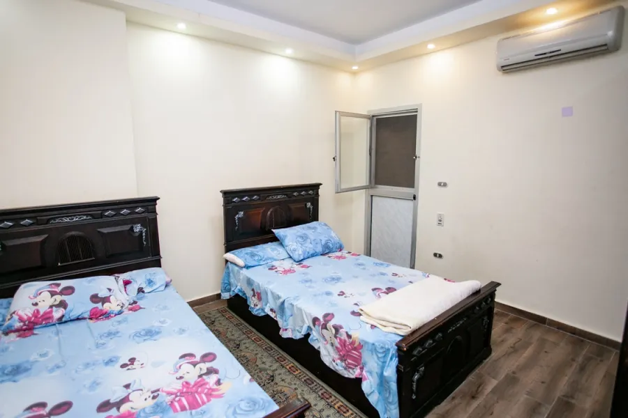 شقة ميزانين للبيع 235م كفر عبده ( ش خليل الخياط )