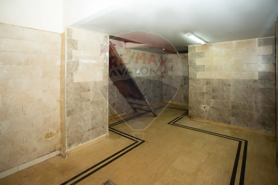 Shop + upfloor for rent 50 m Sidi Bishr (khalel Hamada Street)