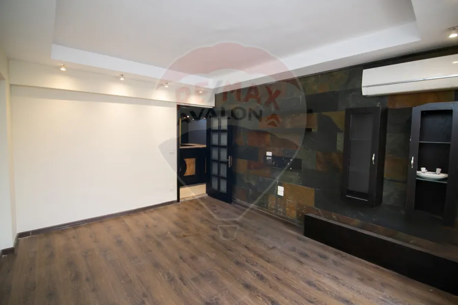 Apartment for sale 190 m Rushdi (second number from the tram)