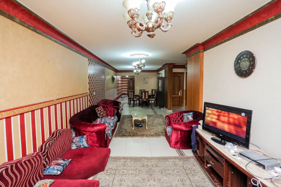 شقة للايجار مفروش 170م العصافرة (على البحر مباشرة)