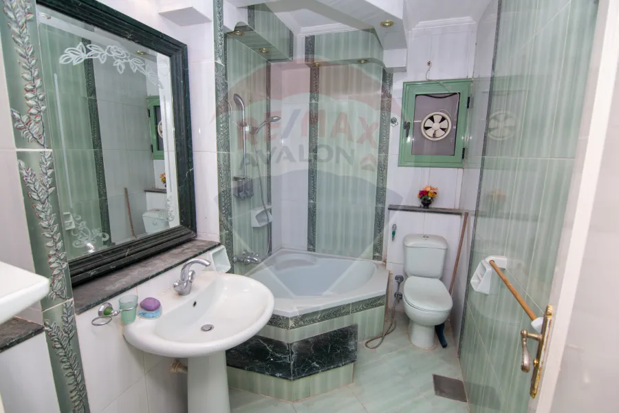 شقة للبيع 280 م ستانلي (خطوات من البحر)