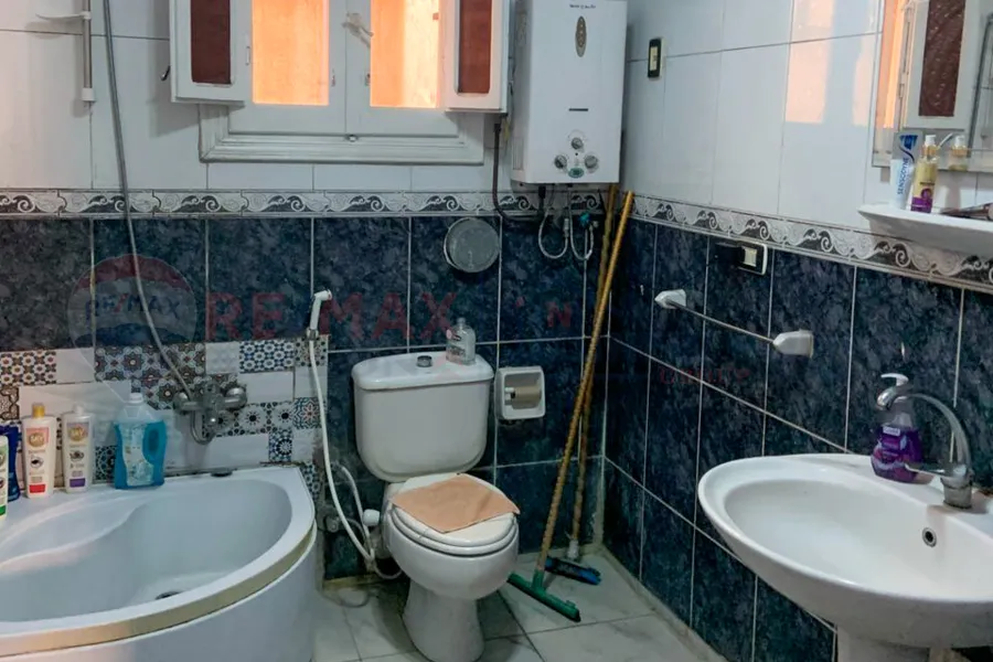 شقة للبيع 200 م كامب شيزار (ش بور سعيد )