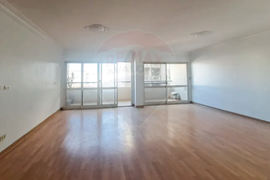 شقة للبيع 175 م سموحة ( بجوار كوبري 14 مايو )