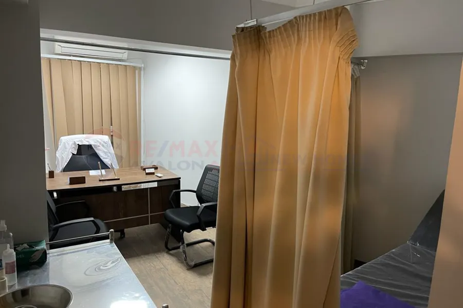 مقر إدارى للبيع 90 م المنشية (خطوات من ميدان المنشية)