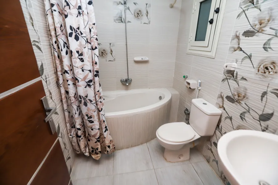 شقة للايجار 162 م سموحة (كومباوند فيروزة سموحة)