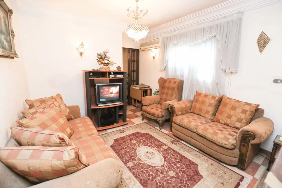 شقة للبيع 170م ميامي (ش جمال عبد الناصر)