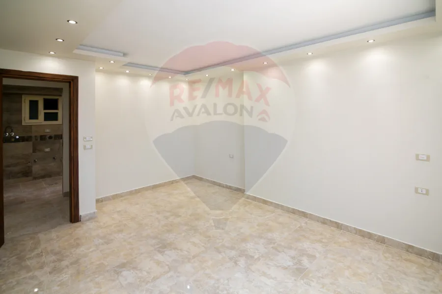 شقة للبيع 135 م جليم (ش محمد مقبل - متفرع من البحر)