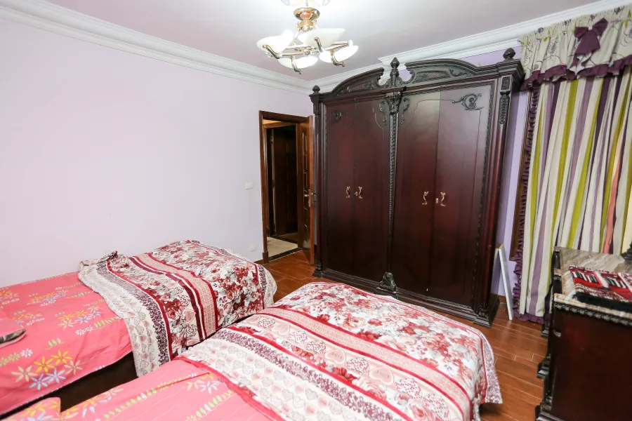 شقة للبيع 235 م الحى اللاتيني ( ش فؤاد رأساً - امام هيئة ميناء الاسكندرية )