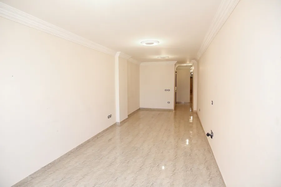 شقة للبيع 140م جناكليس (على الترام مباشرة)