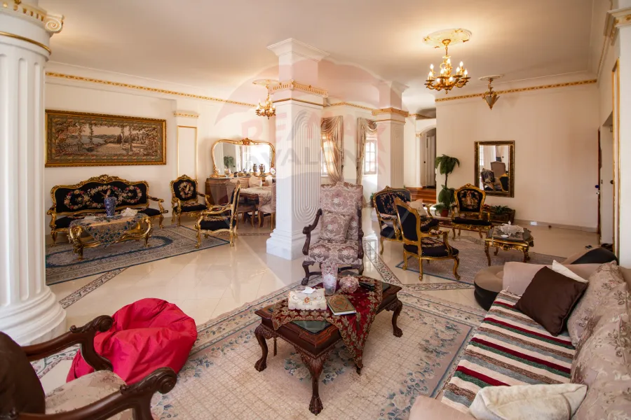 شقه + بنتهاوس للبيع 640 م سموحة (ش بهاء الدين الغتوري)