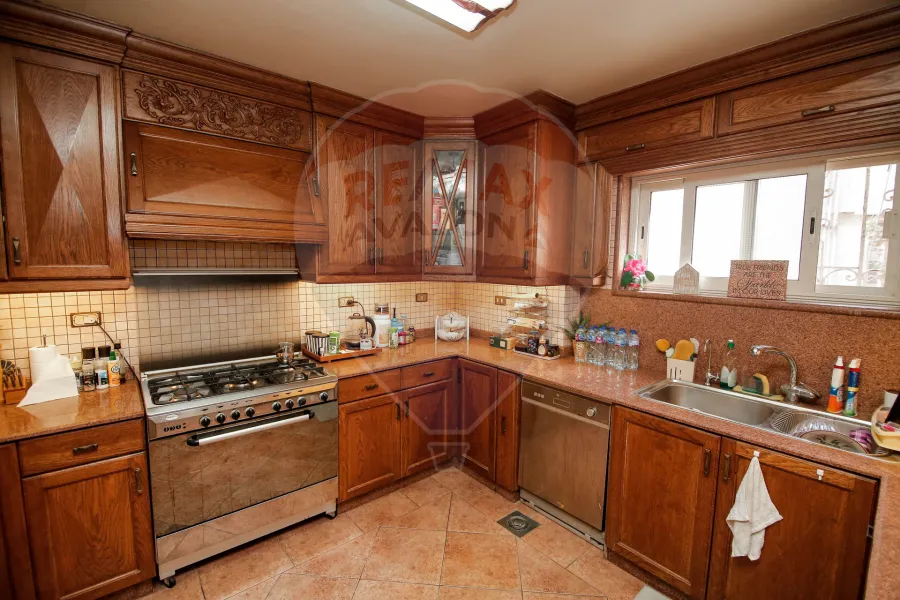 شقة للإيجار 300 م لوران (على البحر مباشرة)