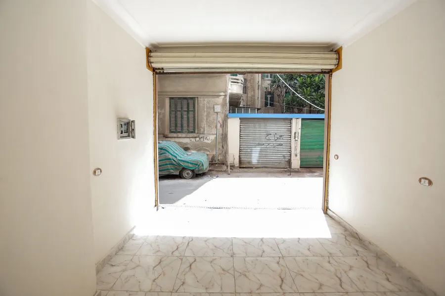 محل للايجار 30م سبورتنج