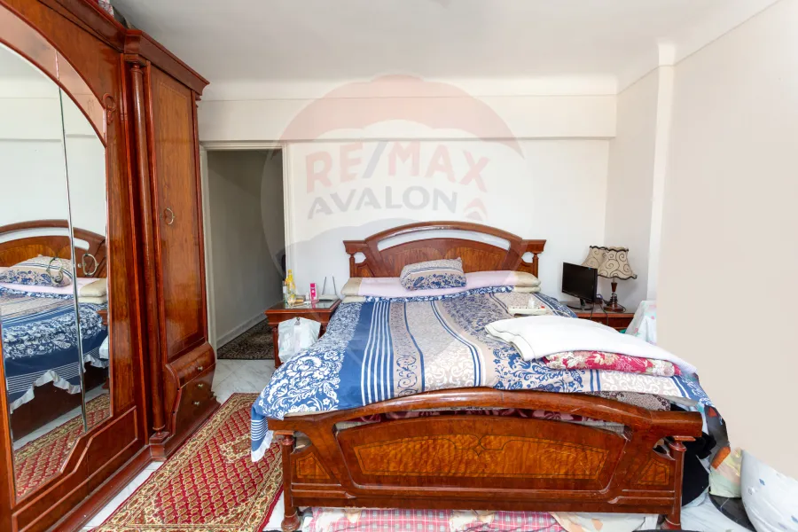 شقة للبيع 195 م  سيدي بشر (ش صالح حمدي)