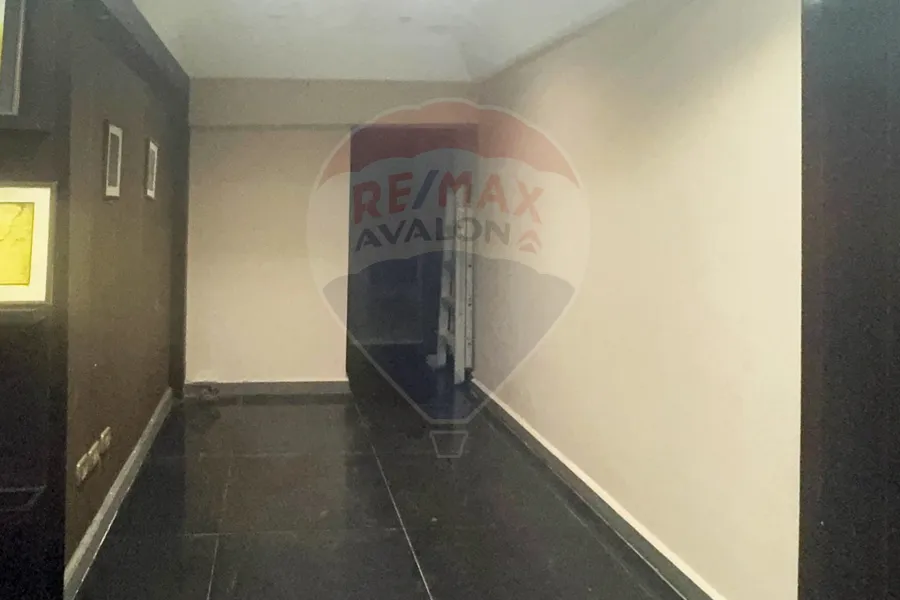 مكتب إداري للإيجار 100 م سيدي بشر (علي البحر مباشرة)