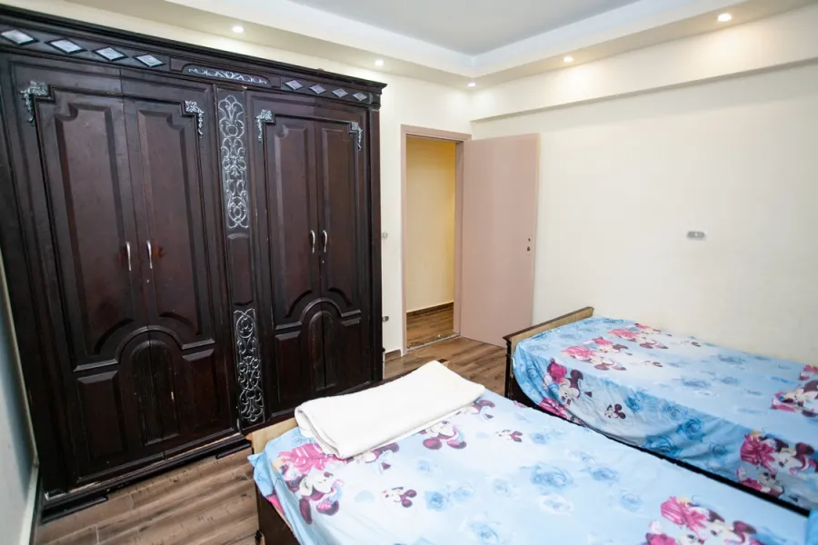 شقة ميزانين للبيع 235م كفر عبده ( ش خليل الخياط )