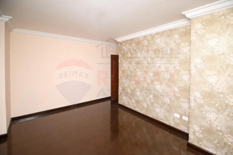 شقة للبيع 210 م كفر عبده ( بالقرب من ميدان سانت جيني - عمارة براند )