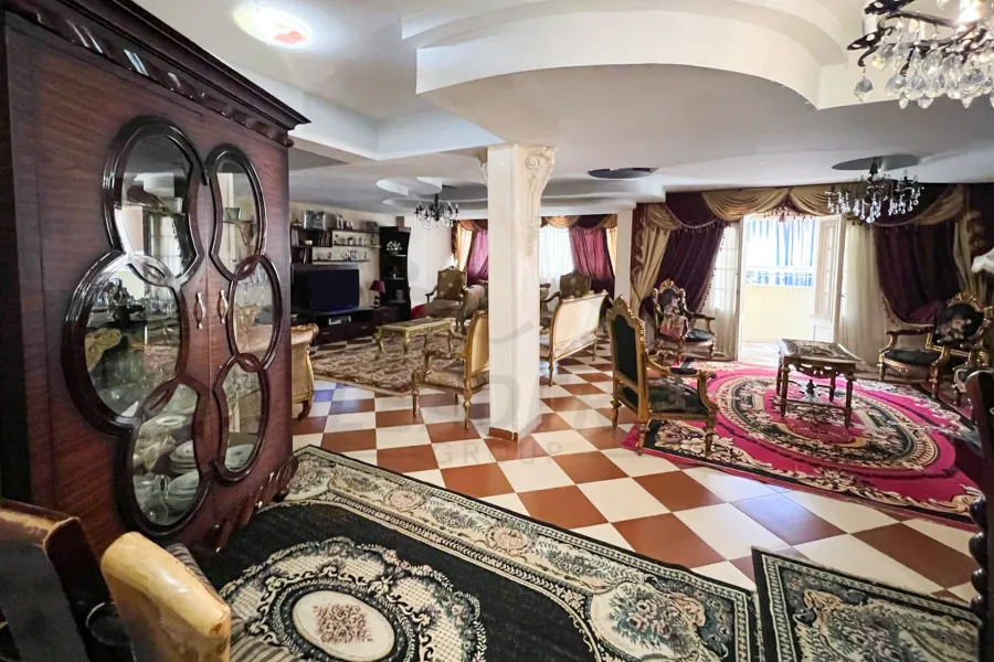 شقة للبيع 185 م جناكليس (ش مرتضي)