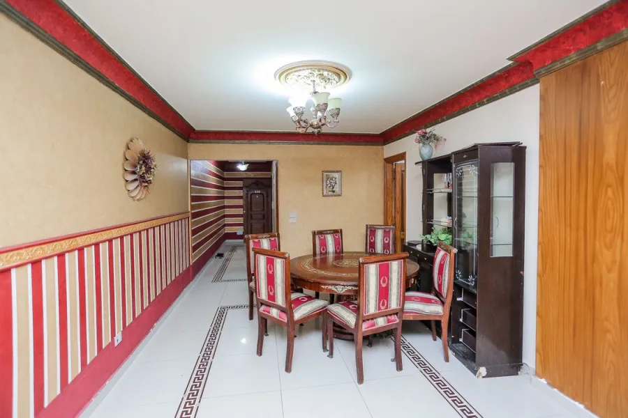 شقة للايجار مفروش 170م العصافرة (على البحر مباشرة)