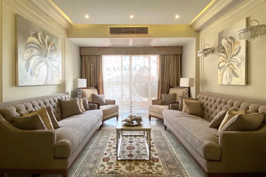 شقة للبيع 270 م  سموحة  (أمام قصر الأميرة فوزية)