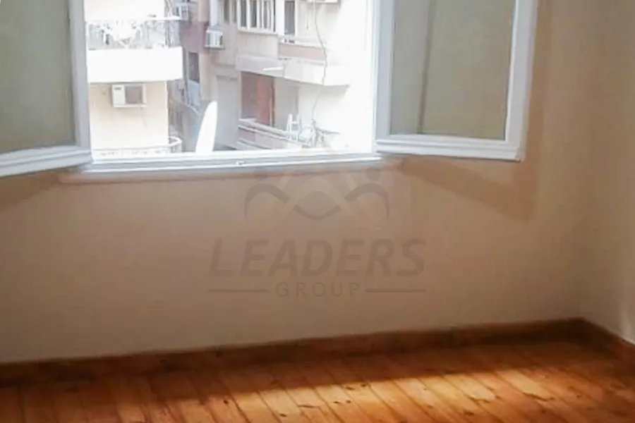 شقة للايجار 200 م جليم (علي الترام مباشرة)