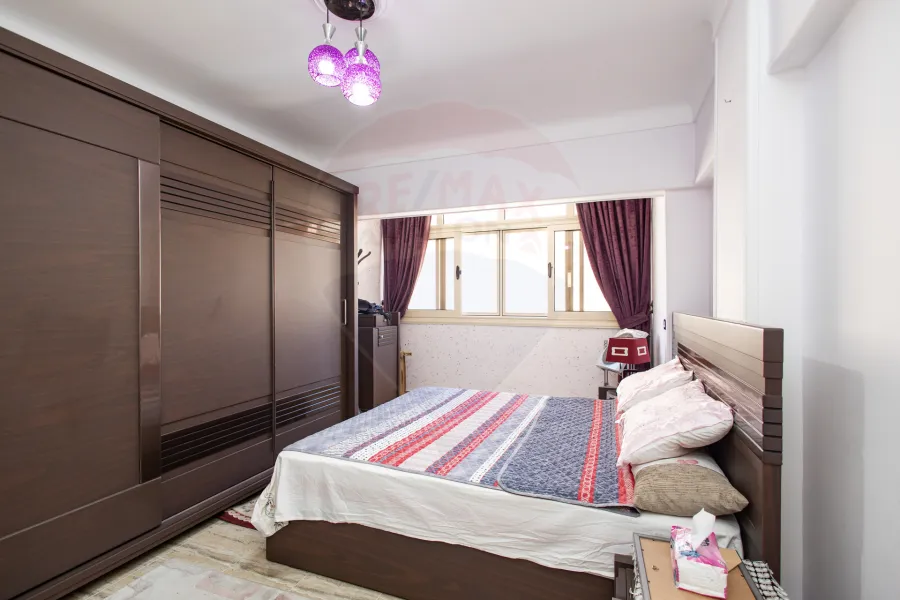 شقة للبيع 140 م ميامي (ش جمال عبد الناصر مباشره)