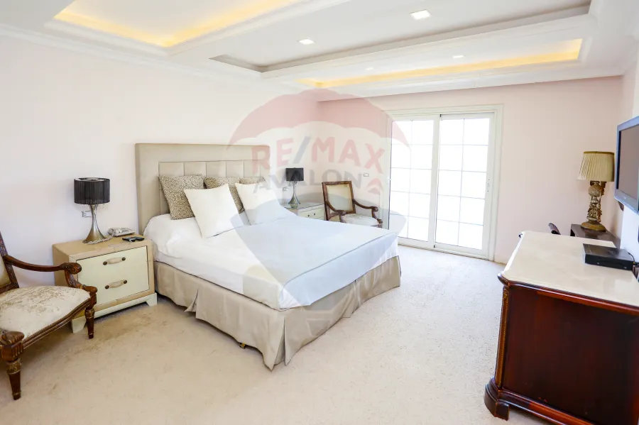 فيلا للبيع 400 م (كومباوند ميروزا - بجوار كارفور سيتي سنتر و ديزينا مول - الاسكندرية الجديدة)