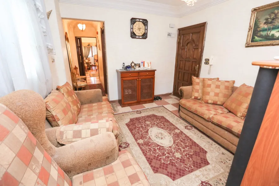 شقة للبيع 170م ميامي (ش جمال عبد الناصر)