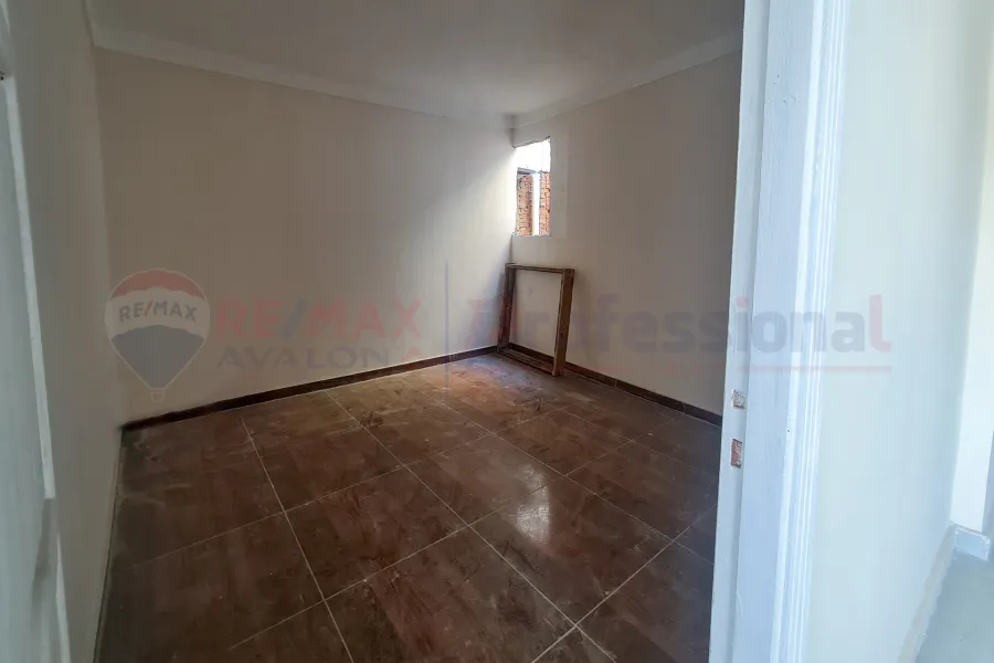 شقة للبيع  80 م لوران (خطوات من ش ابو قير- خلف بنك مصر )