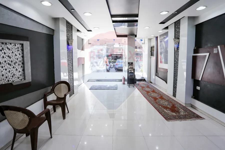 محل و ميزانين تجارى للايجار 285 م ميامى (ش 45 بحرى )