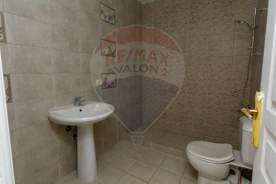 شقة للبيع 248 م سموحة ( ش فوزي معاذ رئيسي - برج اللوتس