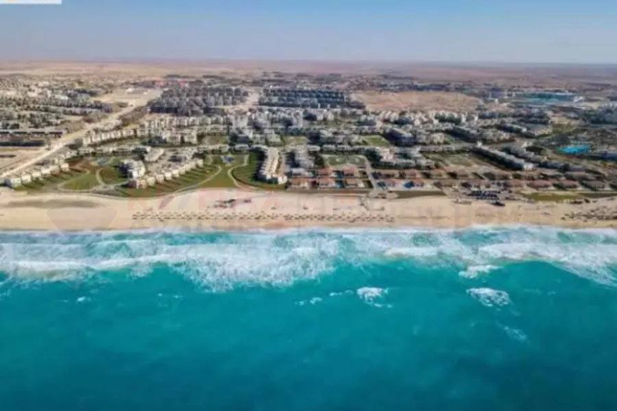 شاليه للبيع 140 م قرية امواج  (الساحل الشمالى)