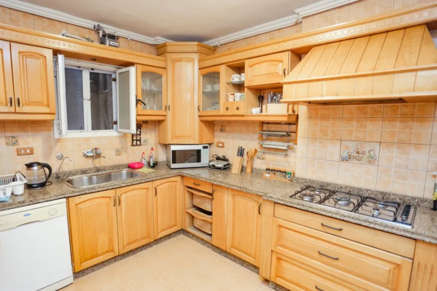 شقة مرخصة للبيع 175م صافى كامب شيزار