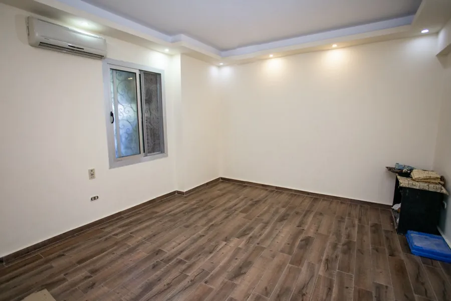 شقة ميزانين للبيع 235م كفر عبده ( ش خليل الخياط )