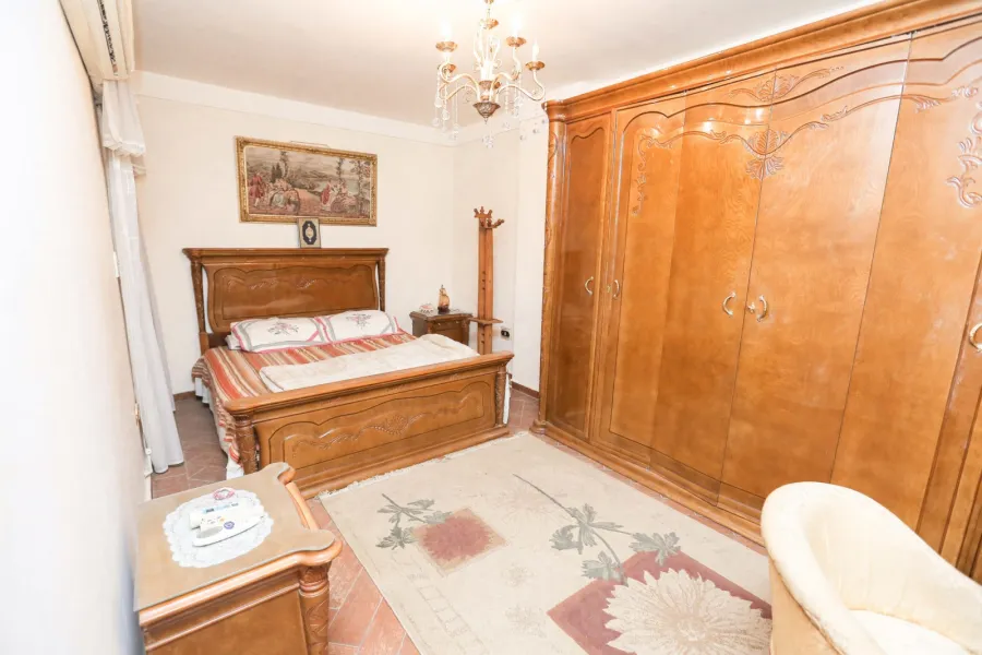 شقة للبيع 170م ميامي (ش جمال عبد الناصر)