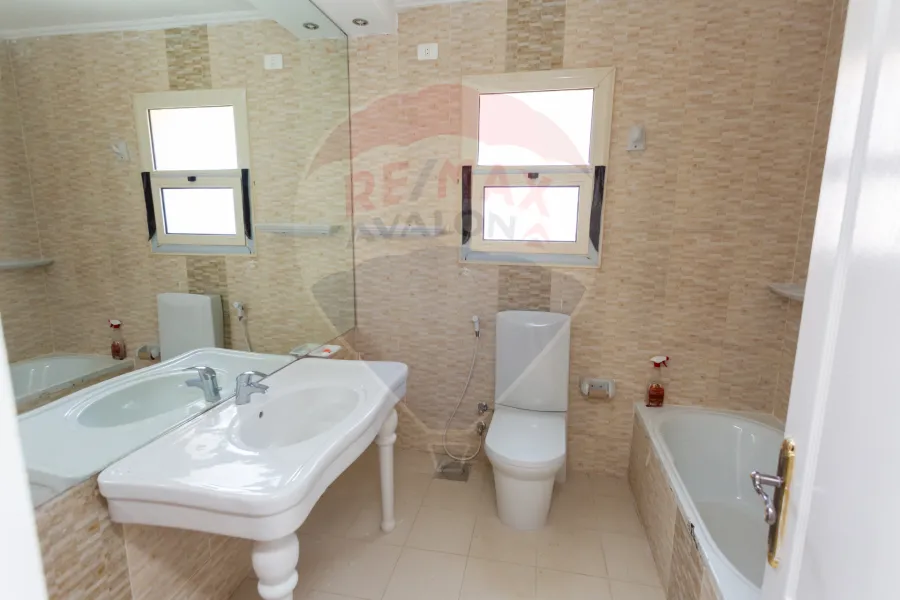 فيلا توين هاوس للبيع 450 م اليكس ويست (مرحلة أنطونيادس)