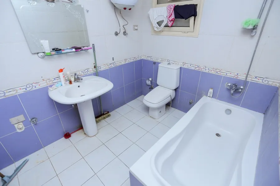 شقة للايجار مفروش 170م العصافرة (على البحر مباشرة)