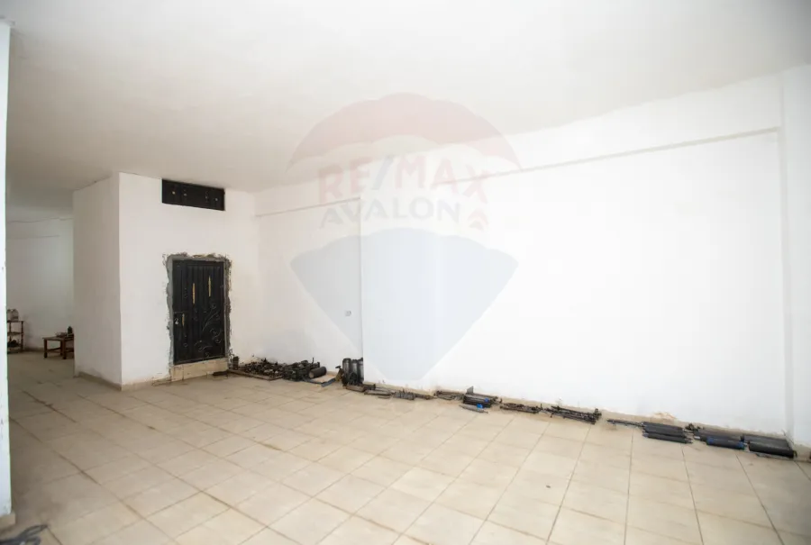 محل للبيع 90 م كامب شيزار (شارع المكتبات)