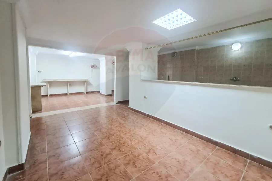 شقة للايجار 50 م سبورتنج (ش حلمى بهجت)