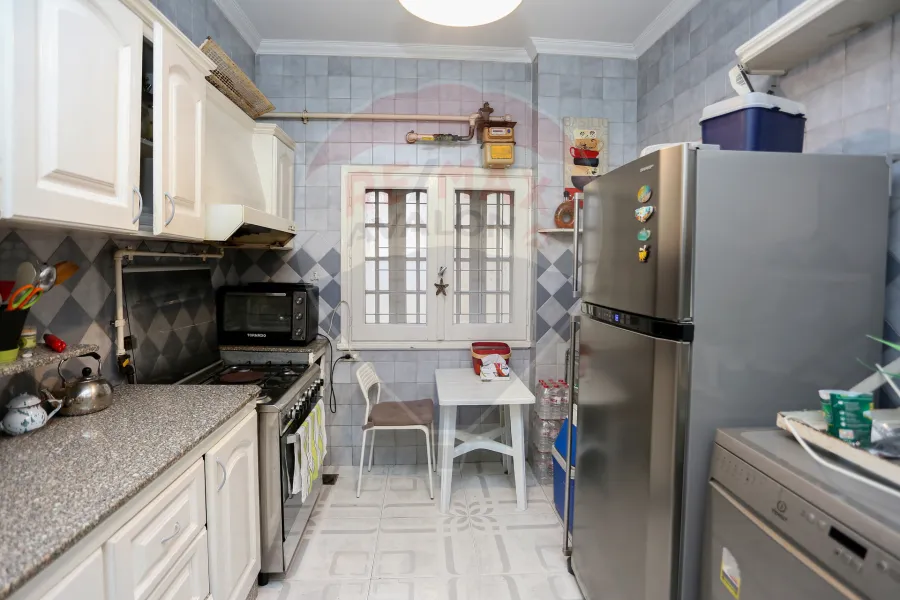 شقة للبيع 200 م زيزينيا ( خطوات من قصر المجوهرات )