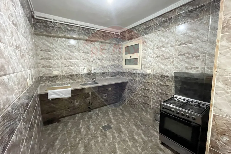 شقة للايجار 125 م العصافرة (ش جمال عبد الناصر مباشرة)