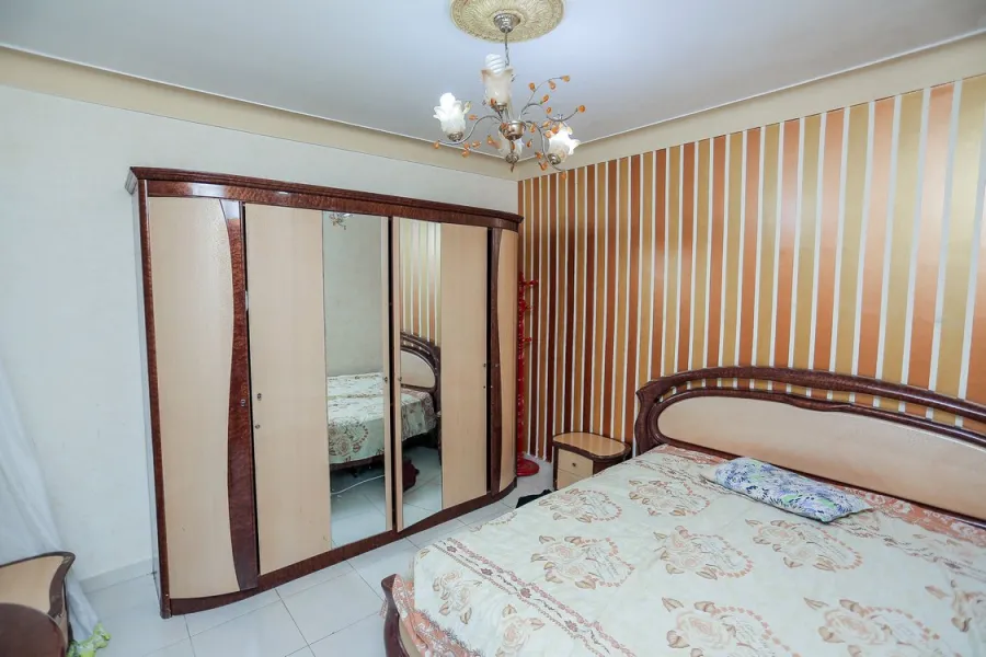 شقة للايجار مفروش 170م العصافرة (على البحر مباشرة)