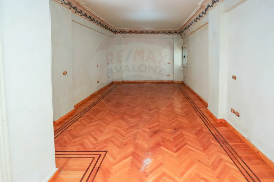 شقه للبيع 280 م سموحة (شارع 50 - بجوار نقابه الاطباء)