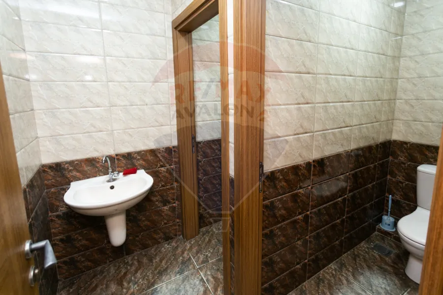 محل تجاري للايجار 280 م سموحة (ش ادمون فريمون)