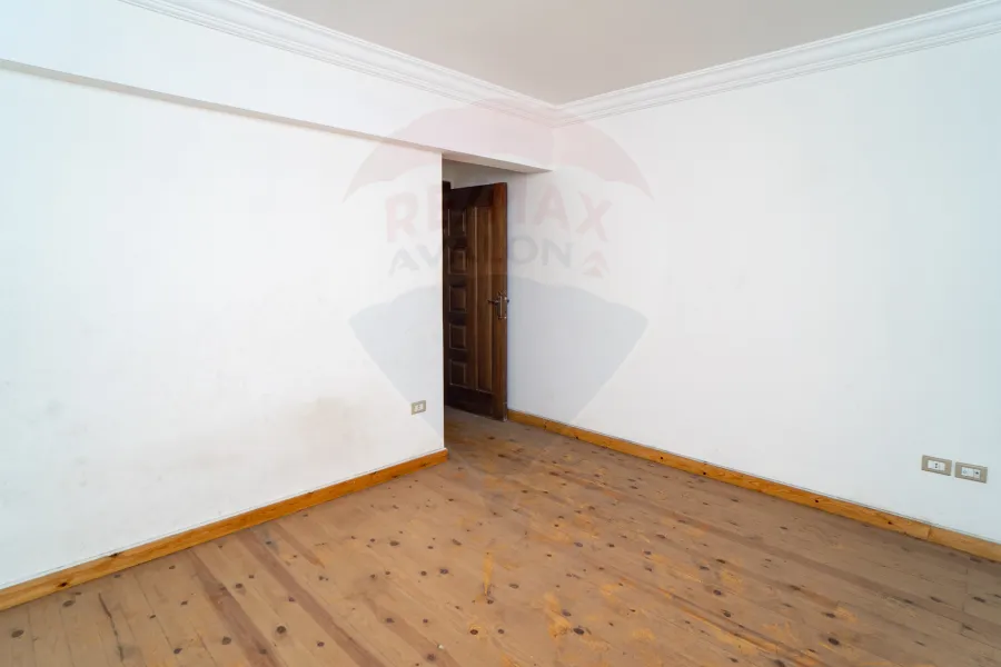 شقة للبيع 200 م الابراهيمية (شارع أبو قير مباشرة)