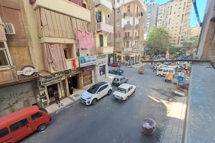 شقة للبيع 110 م بحري (ش إسماعيل صبري - بجوار قهوة فاروق)