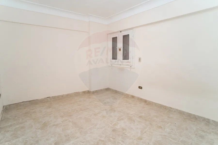 شقة للبيع 100 م سموحة (ش توت عنح امون )